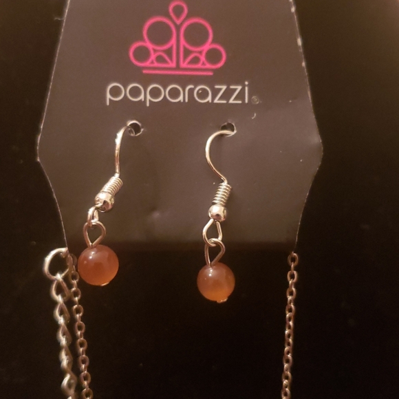 Short necklace - Picture 2 of 2